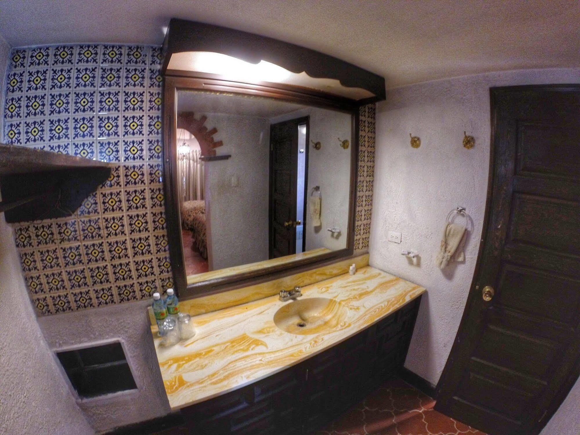Hotel Parador Santa Cruz Creel Eksteriør bilde